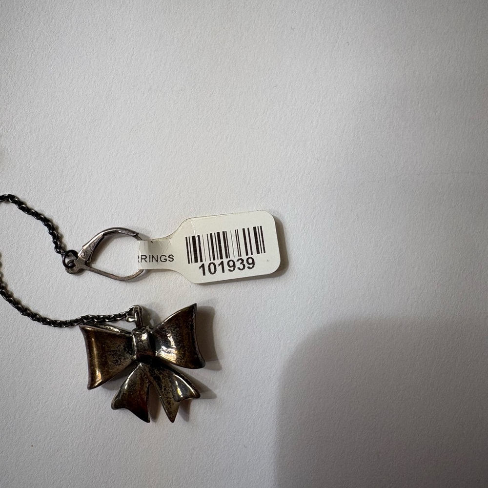 King baby chain lever back bow earrings - Picture 3 of 6